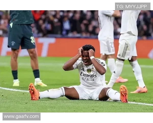 意甲激战：皇马与里昂战平乌龙球引发热议转会传闻四起