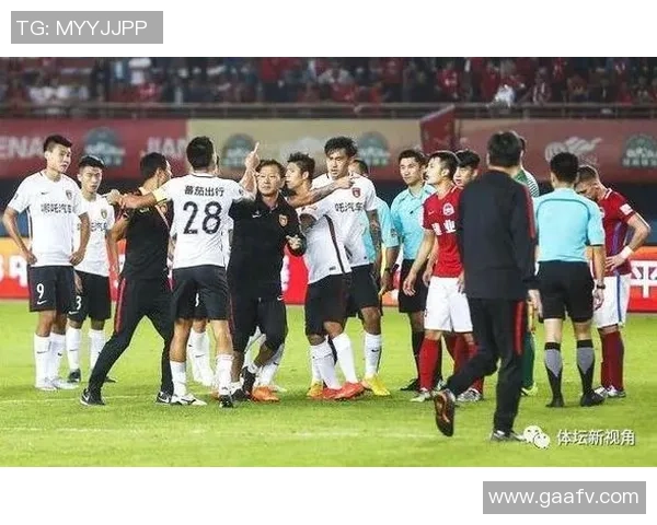 意甲激战：多特蒙德与马竞战成平局争议判罚引发全场热议