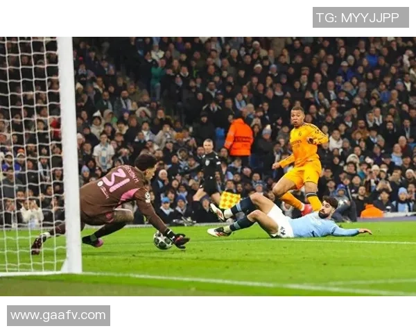 德甲精彩对决:那不勒斯逆转皇马6-2战术解析与瞬间回顾 德甲精彩对决:那不勒斯逆转皇马6-2战术解析与瞬间回顾