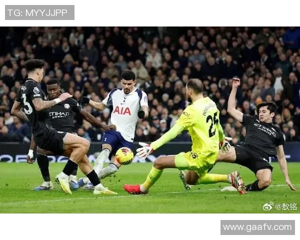 西甲激战热刺险胜曼联绝杀瞬间引发争议判罚全场沸腾